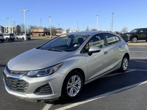 Used 2019 Chevrolet Cruze LT image 2