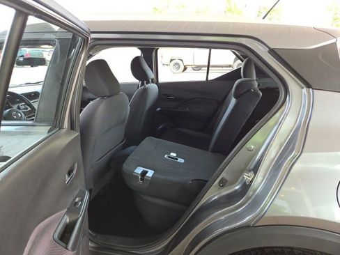 Used 2019 Nissan Kicks SV FWD image 38