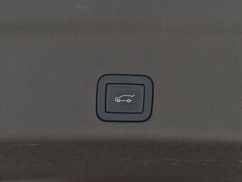 Used 2025 Chevrolet Tahoe LT w/ Comfort Package RWD image 9