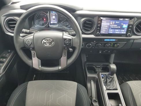 Used 2022 Toyota Tacoma TRD Off-Road AWD/4WD image 15