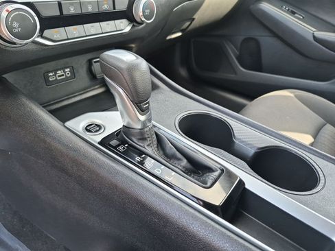 Used 2025 Nissan Altima 2.5 SV FWD image 12