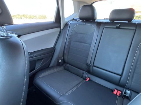 Used 2022 Volkswagen Taos SE image 12