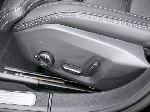 Certified 2024 Volvo V90 B6 Cross Country Ultimate image 16