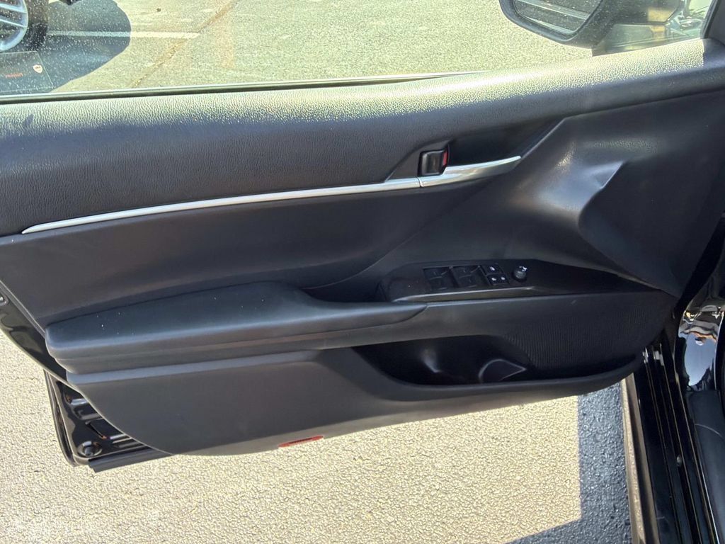 Used 2023 Toyota Camry SE FWD image 18