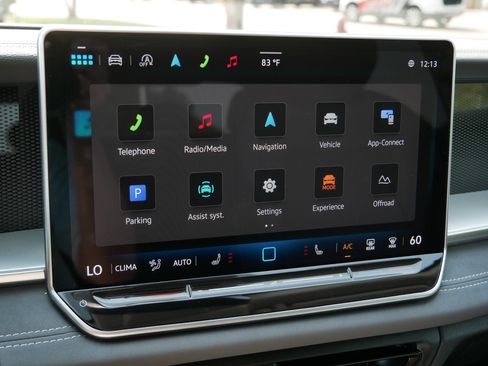 Certified 2025 Volkswagen Tiguan SE AWD/4WD image 22