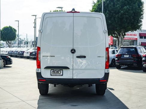 Used 2023 Mercedes-Benz Sprinter 2500 image 3