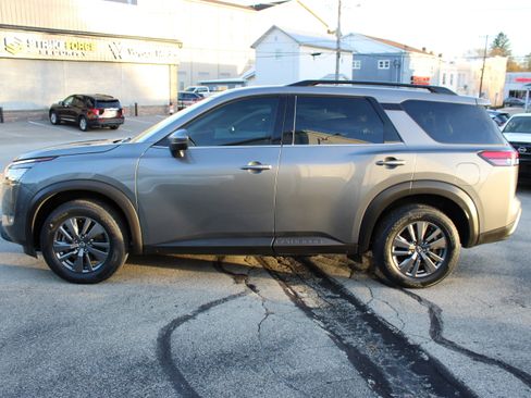 Certified 2022 Nissan Pathfinder SV image 2