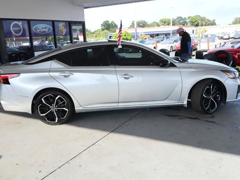 Used 2023 Nissan Altima 2.5 SR w/ SR Premium Package FWD image 4