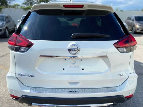 Used 2019 Nissan Rogue SV FWD image 4