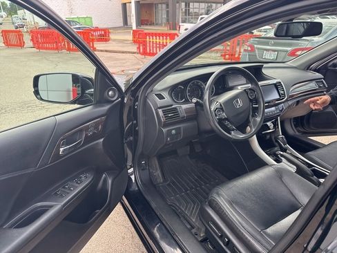 Used 2017 Honda Accord EX-L image 22