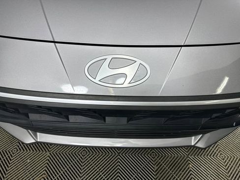 Certified 2024 Hyundai Elantra SE image 9