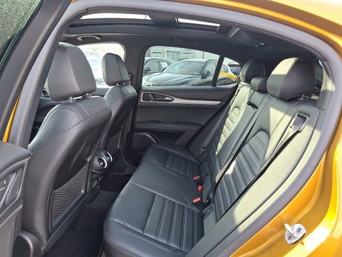 Used 2022 Alfa Romeo Stelvio Veloce image 10