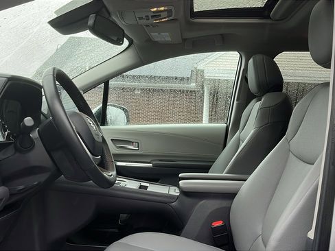 Used 2024 Toyota Sienna XLE image 14