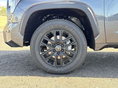 Used 2026 Toyota Tundra Limited AWD/4WD image 10