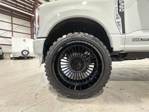 Used 2026 Ford F350 Lariat w/ Black Appearance Package image 17