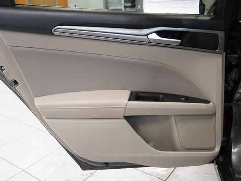 Used 2019 Ford Fusion SE image 23