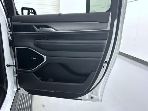 New 2026 Jeep Grand Wagoneer L Limited AWD/4WD image 17