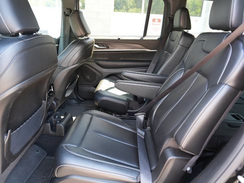 Used 2024 Jeep Grand Cherokee L Limited w/ Luxury Tech Group II AWD/4WD image 19