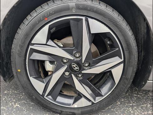 Used 2023 Hyundai Elantra Limited image 25