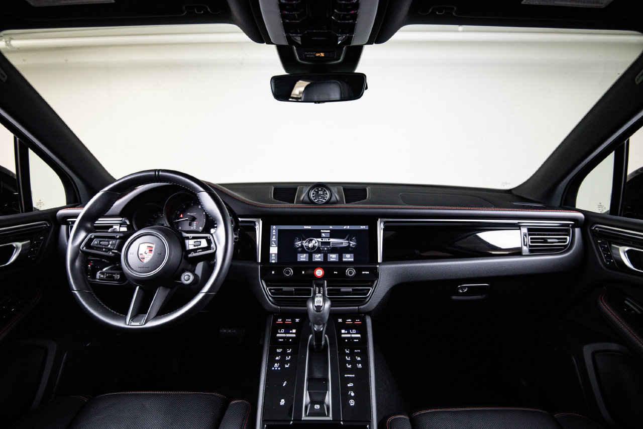 Certified 2023 Porsche Macan Turbo AWD/4WD image 25