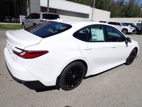 New 2026 Toyota Camry SE FWD image 3