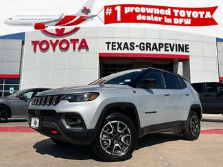 Used 2025 Jeep Compass Trailhawk video 1