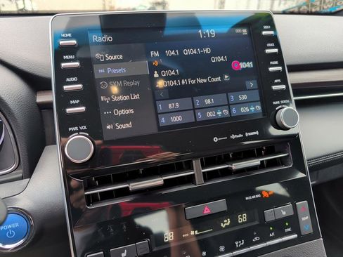 Used 2022 Toyota Avalon XLE image 25