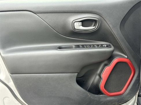 Used 2020 Jeep Renegade Trailhawk w/ UConnect 8.4 Nav Group image 17