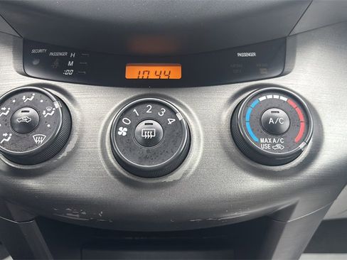 Used 2011 Toyota RAV4 4WD image 20