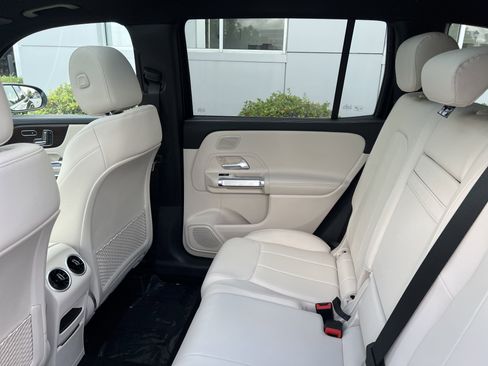 Used 2025 Mercedes-Benz GLB 250 image 22