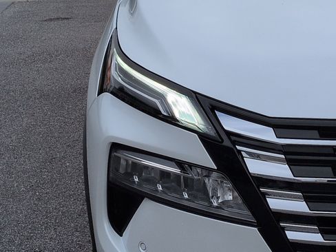 New 2026 Nissan Rogue Platinum image 11