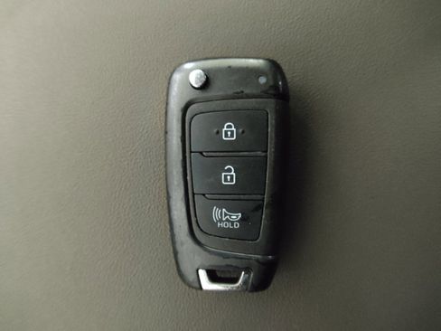 Used 2020 Hyundai Santa Fe SE FWD image 32