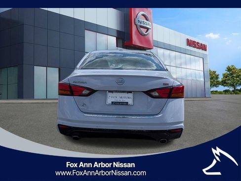 Certified 2023 Nissan Altima 2.5 SR w/ SR Premium Package FWD image 4