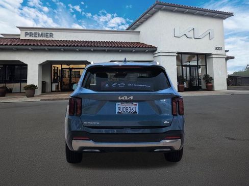 Certified 2025 Kia Sorento EX FWD image 7