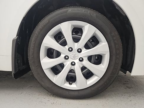 Used 2022 Toyota Corolla LE image 18