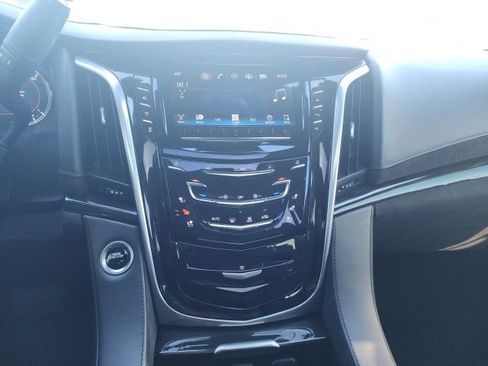 Used 2020 Cadillac Escalade Platinum image 33