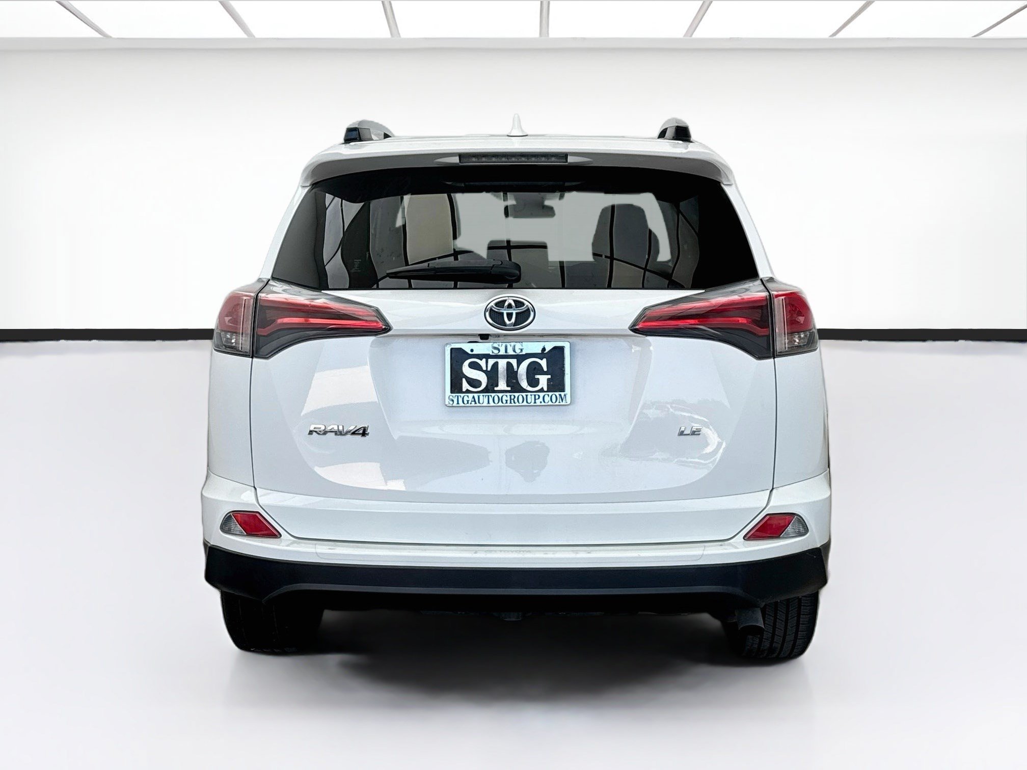 Used 2018 Toyota RAV4 LE w/ All Weather Liner Package FWD image 5
