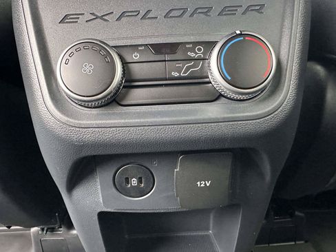 Used 2025 Ford Explorer ST-Line w/ ST-Line Street Pack AWD/4WD image 16