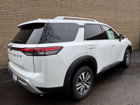 New 2025 Nissan Pathfinder SL AWD/4WD image 16
