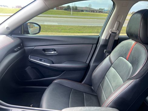 Used 2024 Nissan Sentra SR w/ SR Premium Package image 19