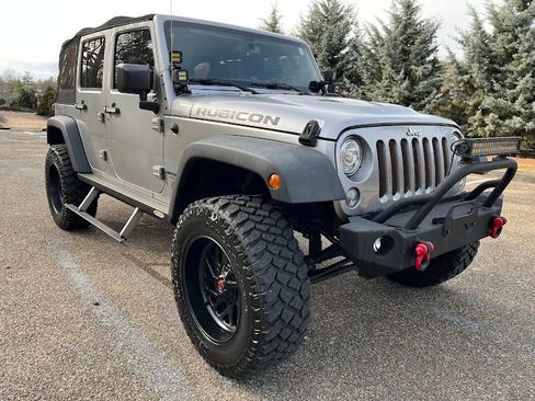 Used 2017 Jeep Wrangler Unlimited Rubicon w/ Connectivity Group image 33