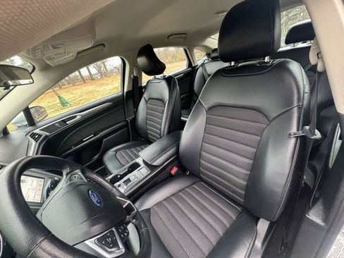 Used 2017 Ford Fusion SE w/ Equipment Group 201A image 9