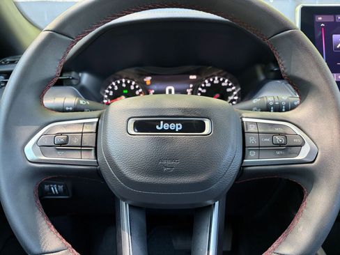 Used 2025 Jeep Compass Trailhawk AWD/4WD image 27