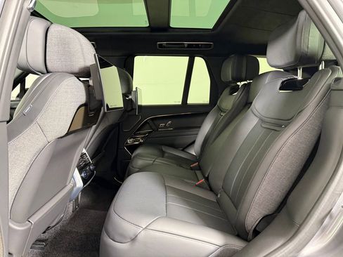 Used 2024 Land Rover Range Rover SV image 14