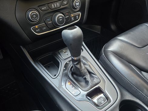 Used 2020 Jeep Cherokee Latitude Plus FWD image 15
