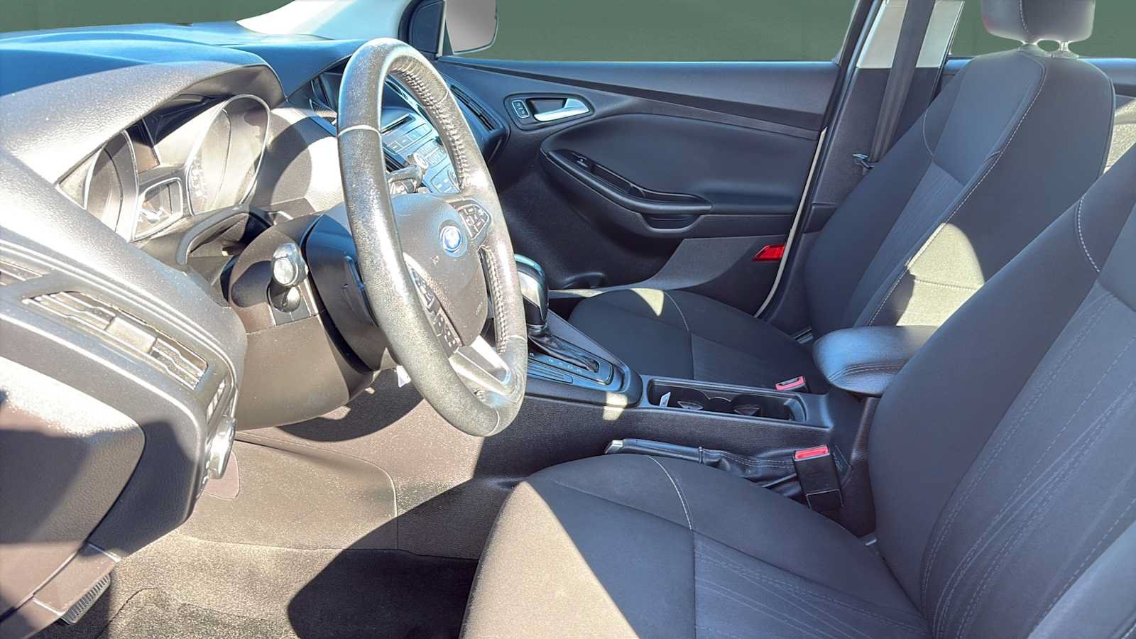 Used 2015 Ford Focus SE w/ SE Sport Package FWD image 22