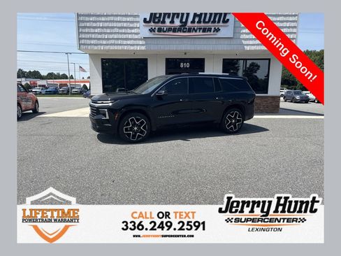 Used 2026 Chevrolet Traverse High Country FWD image 1