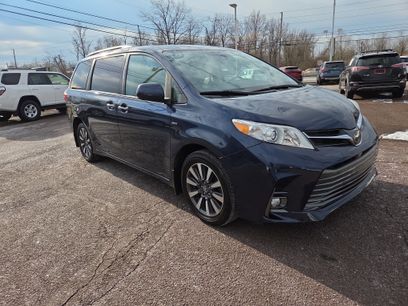 Certified 2019 Toyota Sienna XLE