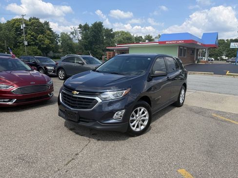 Used 2018 Chevrolet Equinox LS FWD image 3