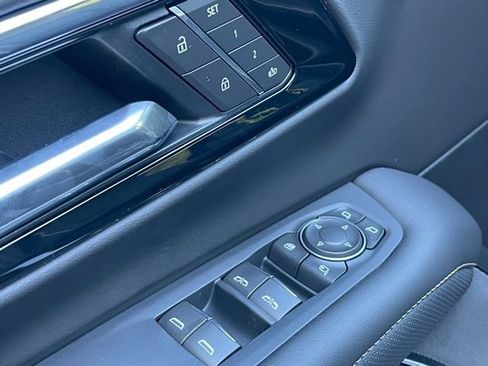 New 2025 Chevrolet Suburban Premier image 18